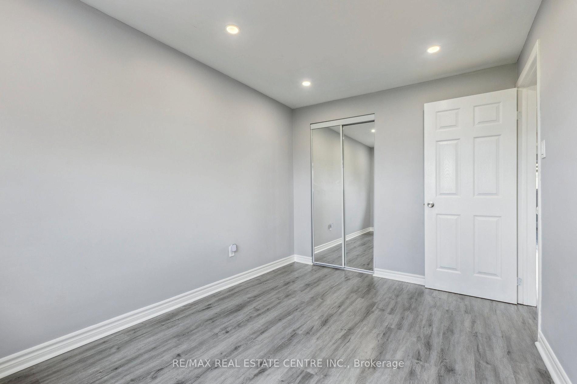 Photo 27 of 122 Mooregate Crescent, Kitchener — HOMEH