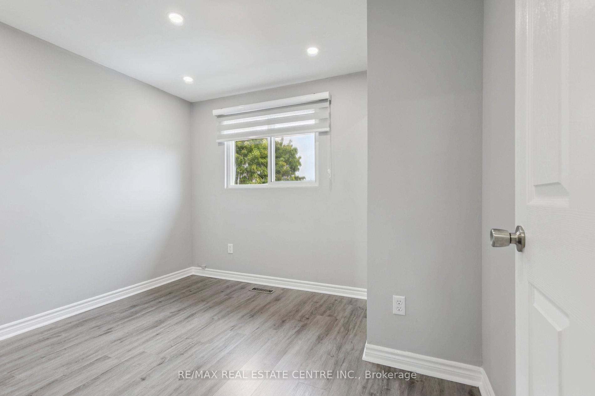 Photo 28 of 122 Mooregate Crescent, Kitchener — HOMEH