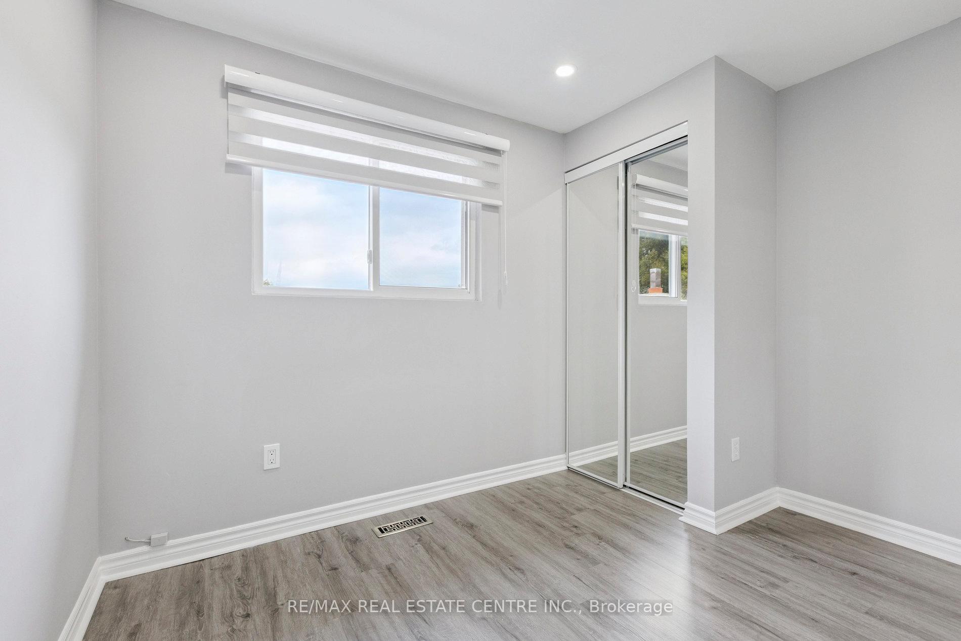 Photo 29 of 122 Mooregate Crescent, Kitchener — HOMEH