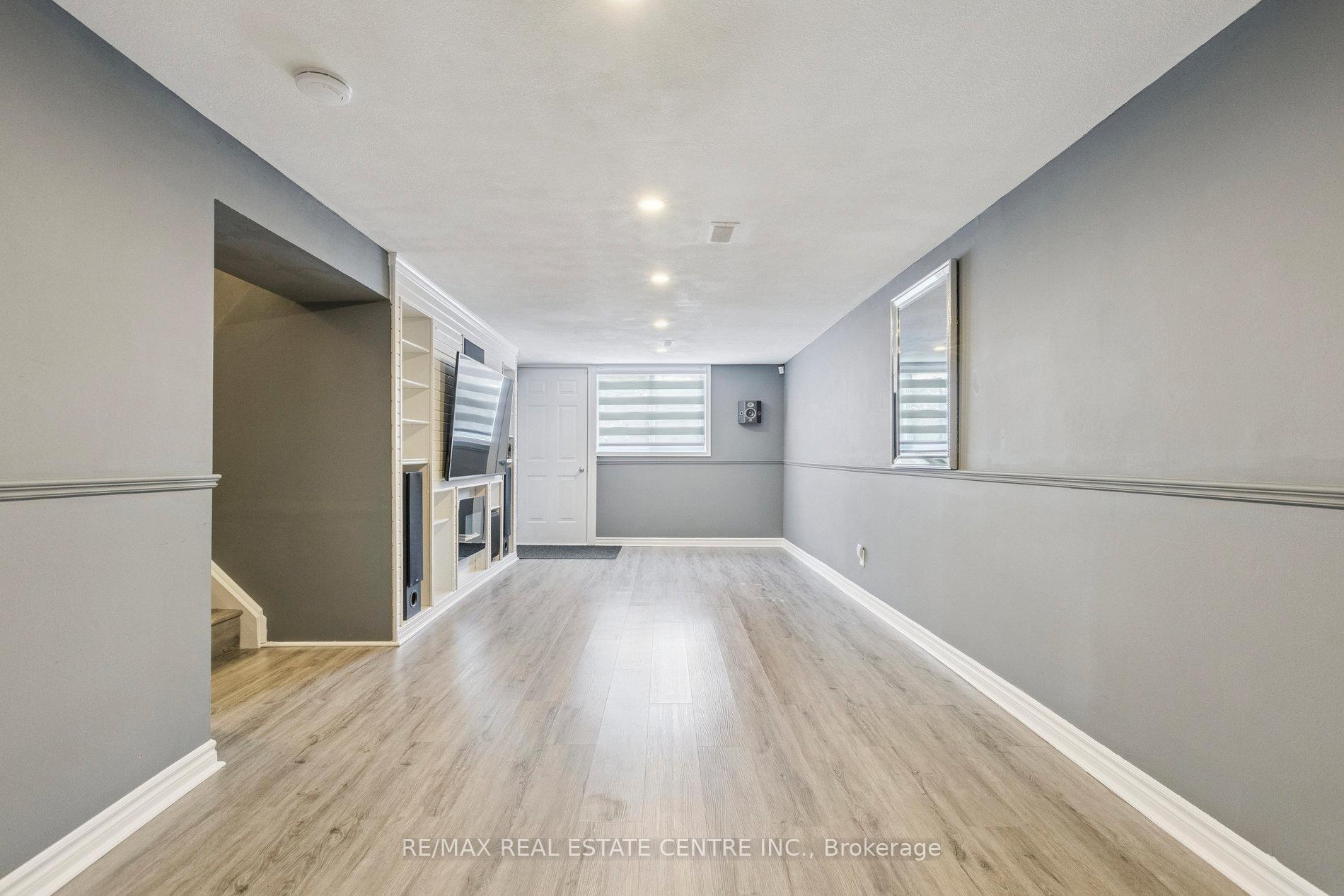 Photo 32 of 122 Mooregate Crescent, Kitchener — HOMEH