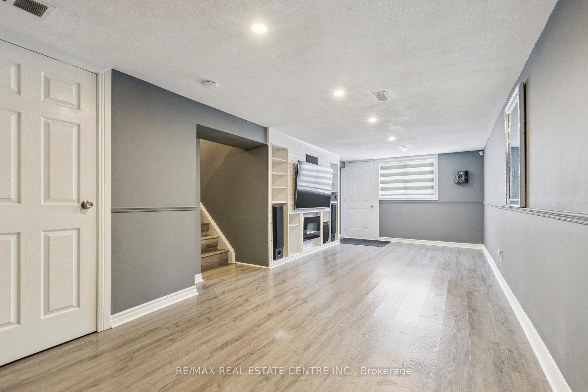 Photo 33 of 122 Mooregate Crescent, Kitchener — HOMEH