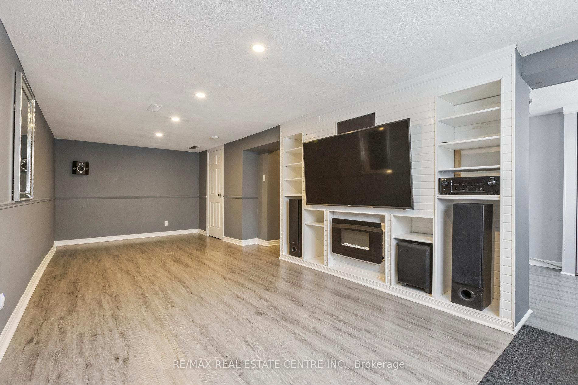 Photo 35 of 122 Mooregate Crescent, Kitchener — HOMEH