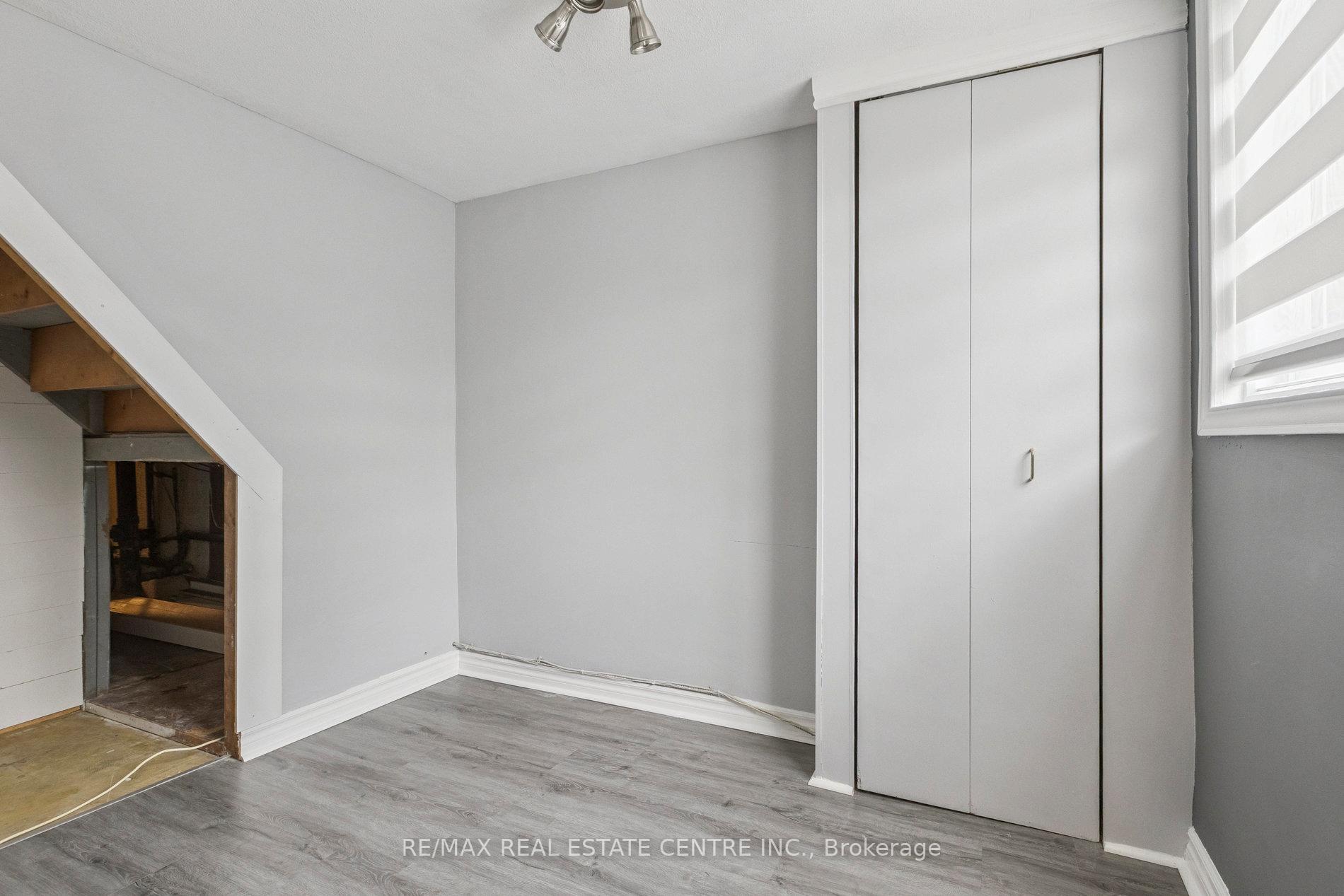 Photo 38 of 122 Mooregate Crescent, Kitchener — HOMEH