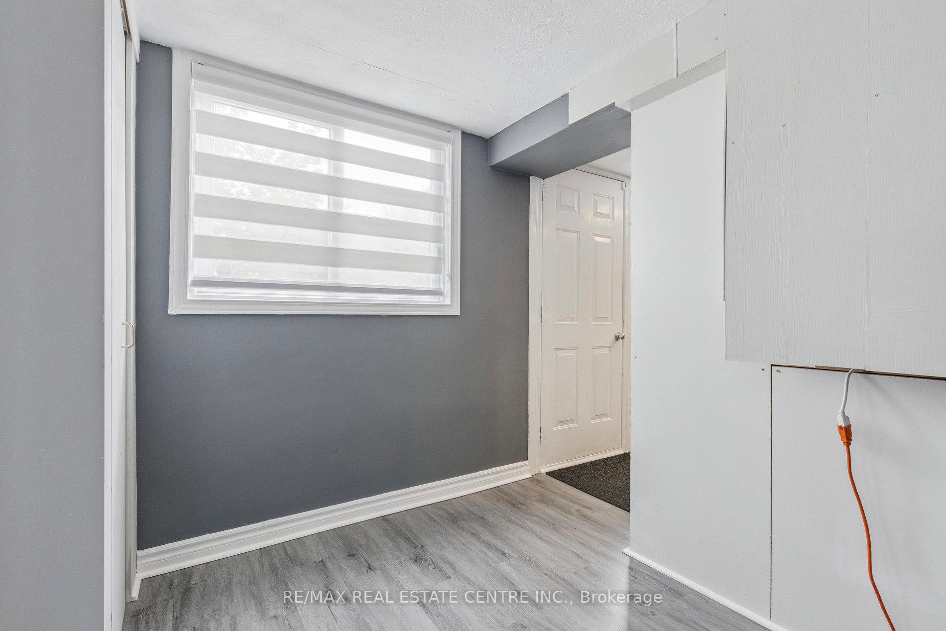 Photo 40 of 122 Mooregate Crescent, Kitchener — HOMEH