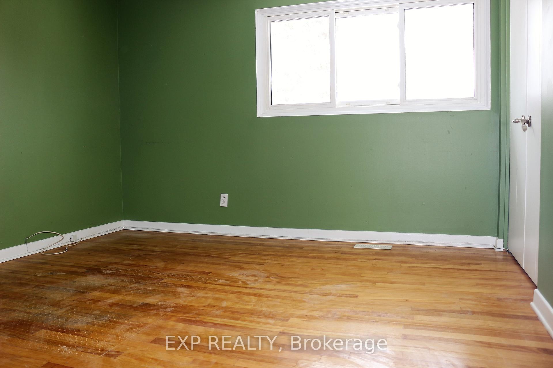 Photo 9 of 1002 Debra Avenue, Ottawa, Carleton Square — HOMEH