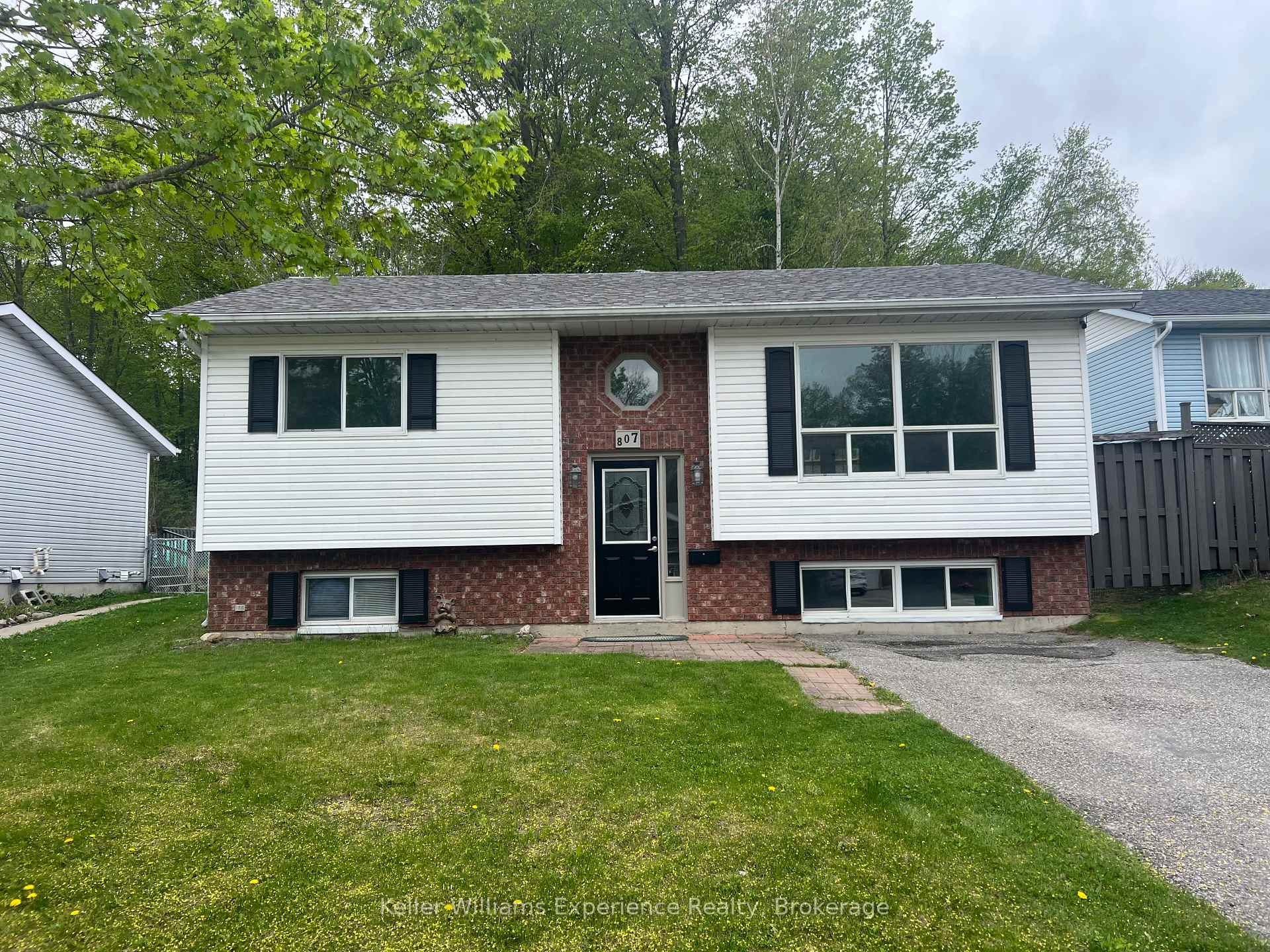 Photo 2 of 807 Birchwood Drive, Midland — HOMEH
