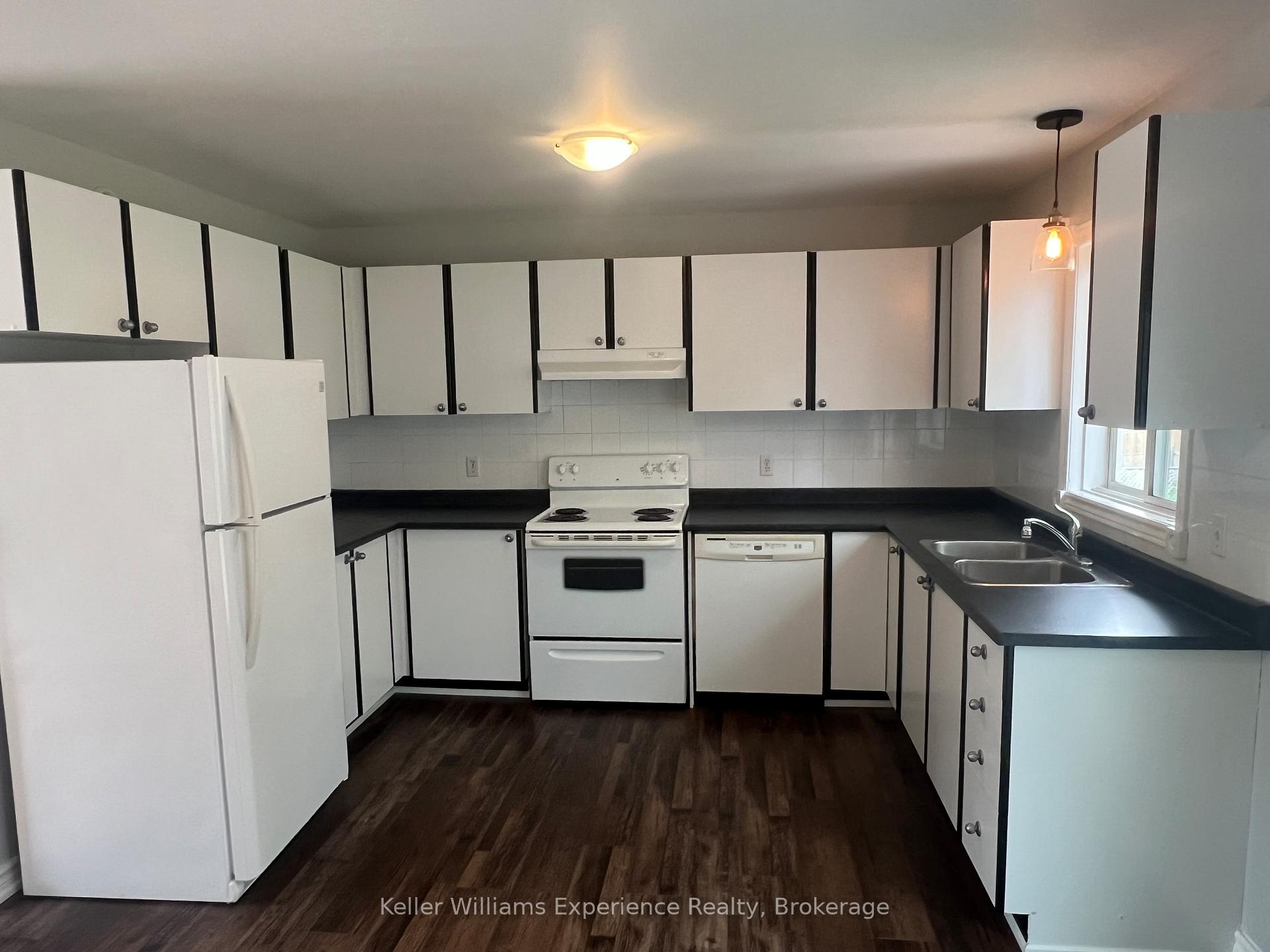 Photo 5 of 807 Birchwood Drive, Midland — HOMEH