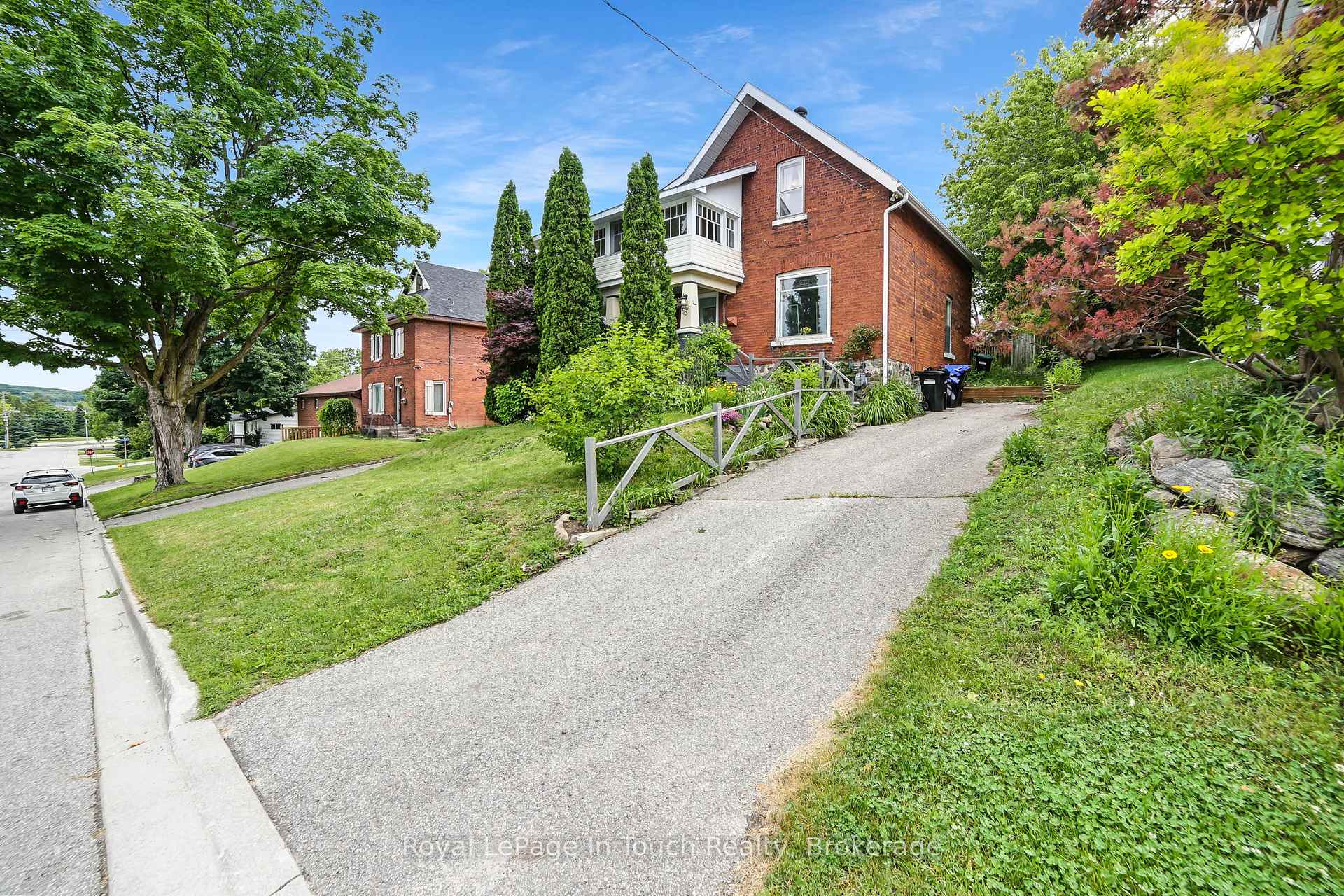Photo 2 of 233 Queen Street, Midland — HOMEH