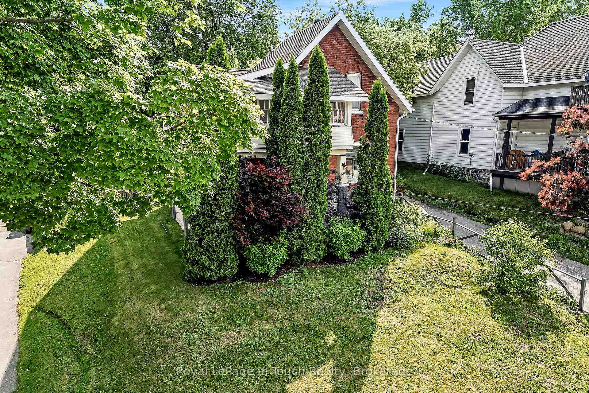 Photo 3 of 233 Queen Street, Midland — HOMEH