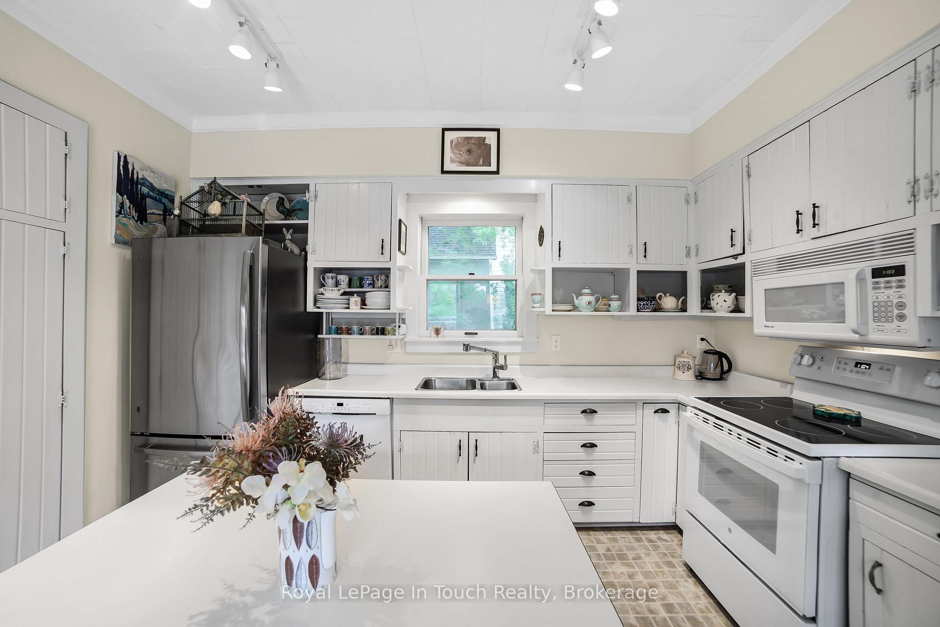 Photo 12 of 233 Queen Street, Midland — HOMEH