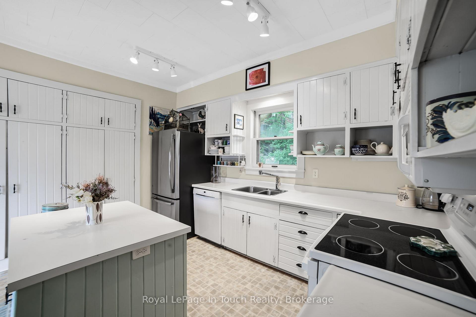 Photo 13 of 233 Queen Street, Midland — HOMEH
