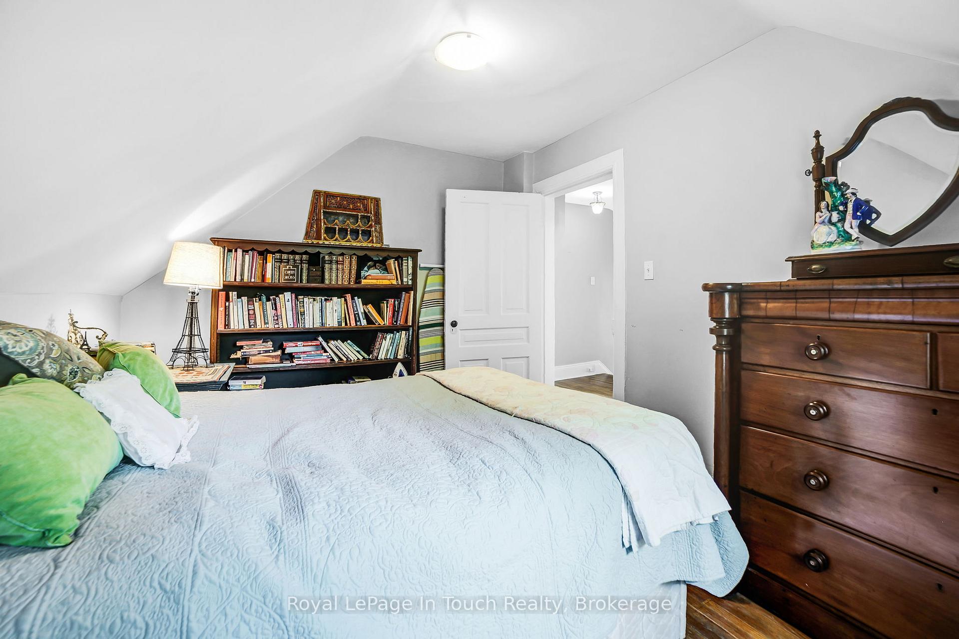 Photo 26 of 233 Queen Street, Midland — HOMEH