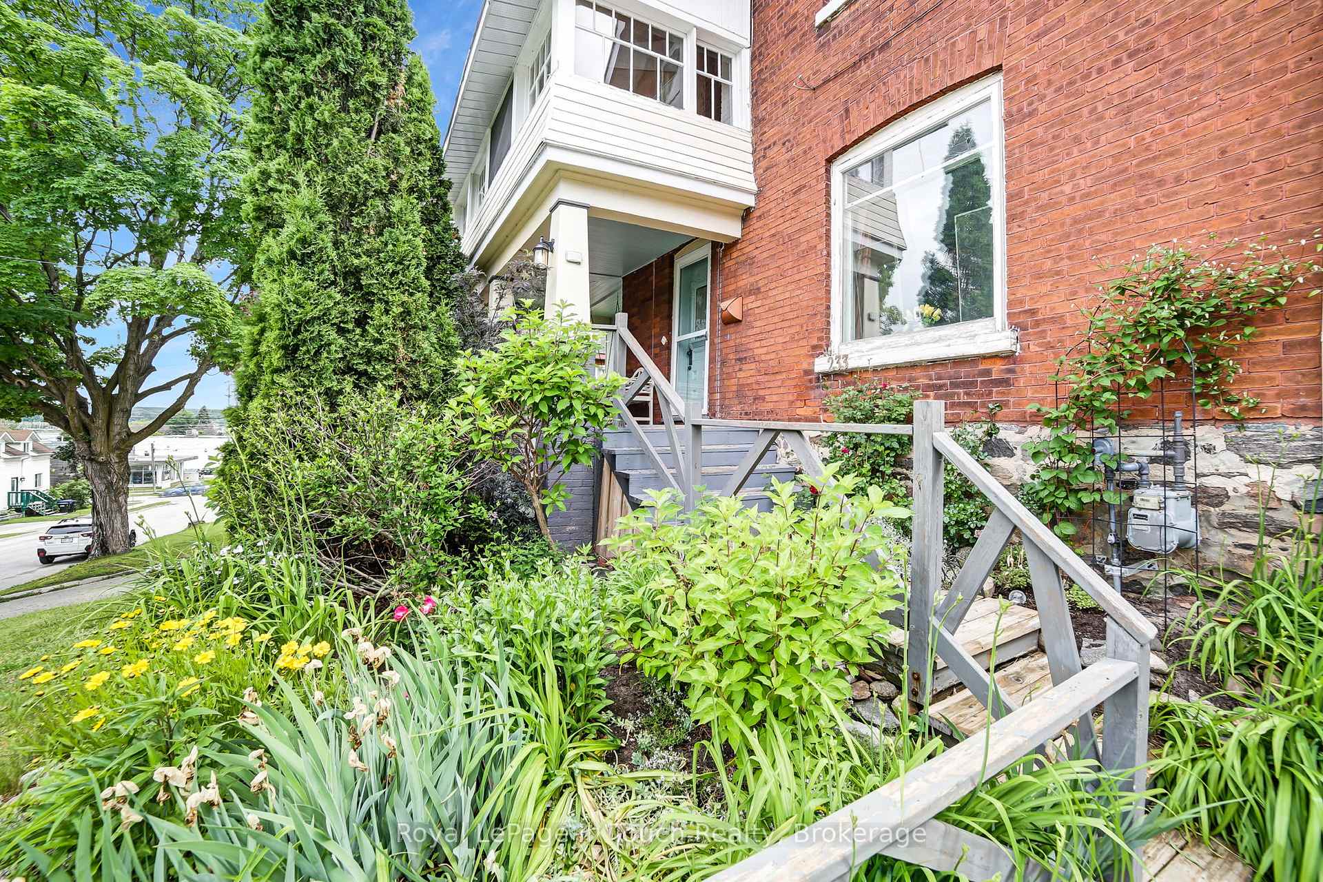 Photo 41 of 233 Queen Street, Midland — HOMEH