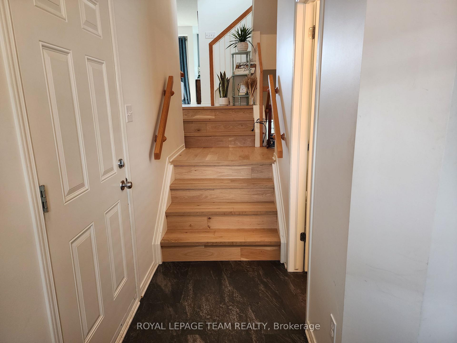Photo 4 of 138 Freeport Drive, Ottawa, Kanata - Emerald Meadows/Trailwest — HOMEH