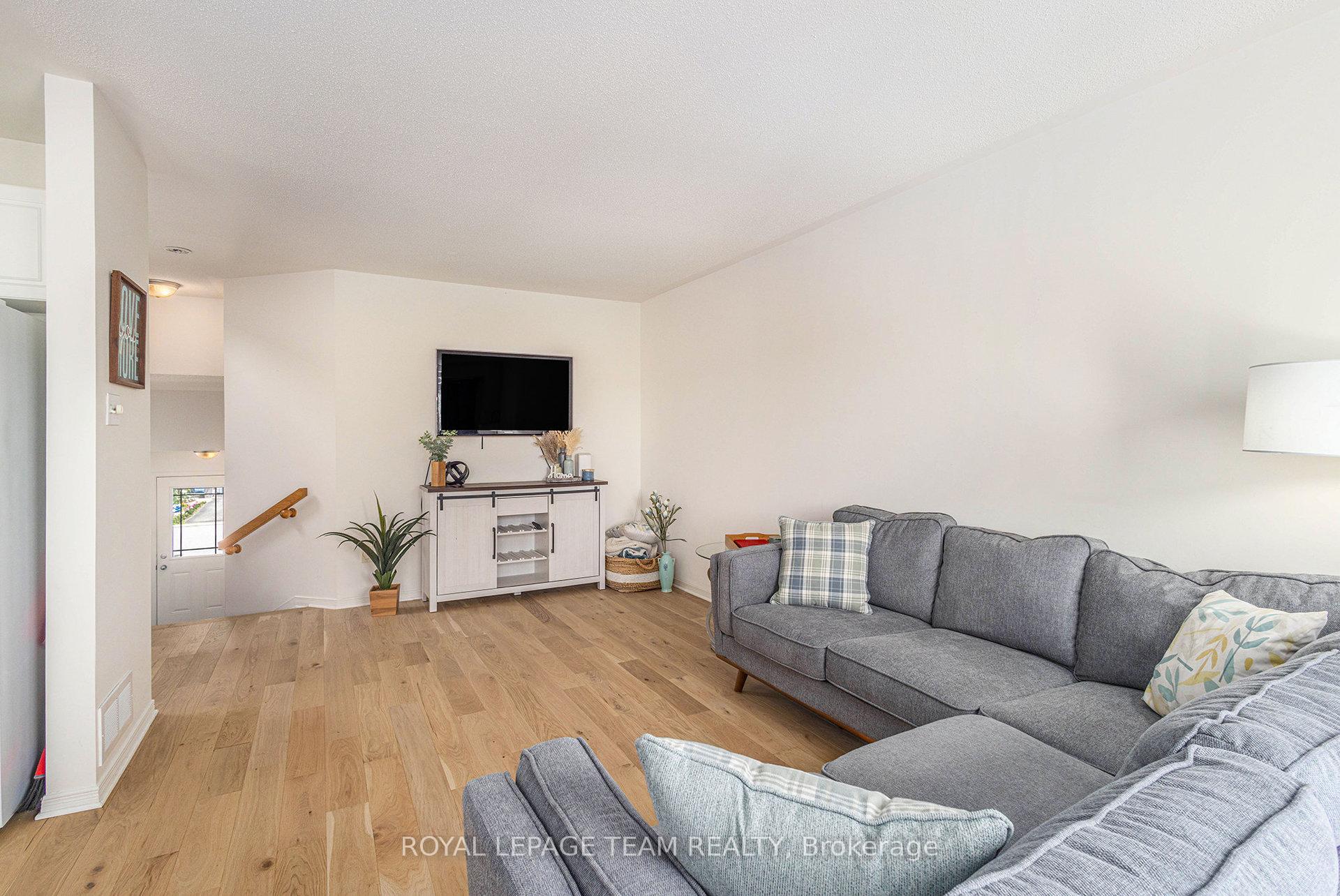 Photo 6 of 138 Freeport Drive, Ottawa, Kanata - Emerald Meadows/Trailwest — HOMEH