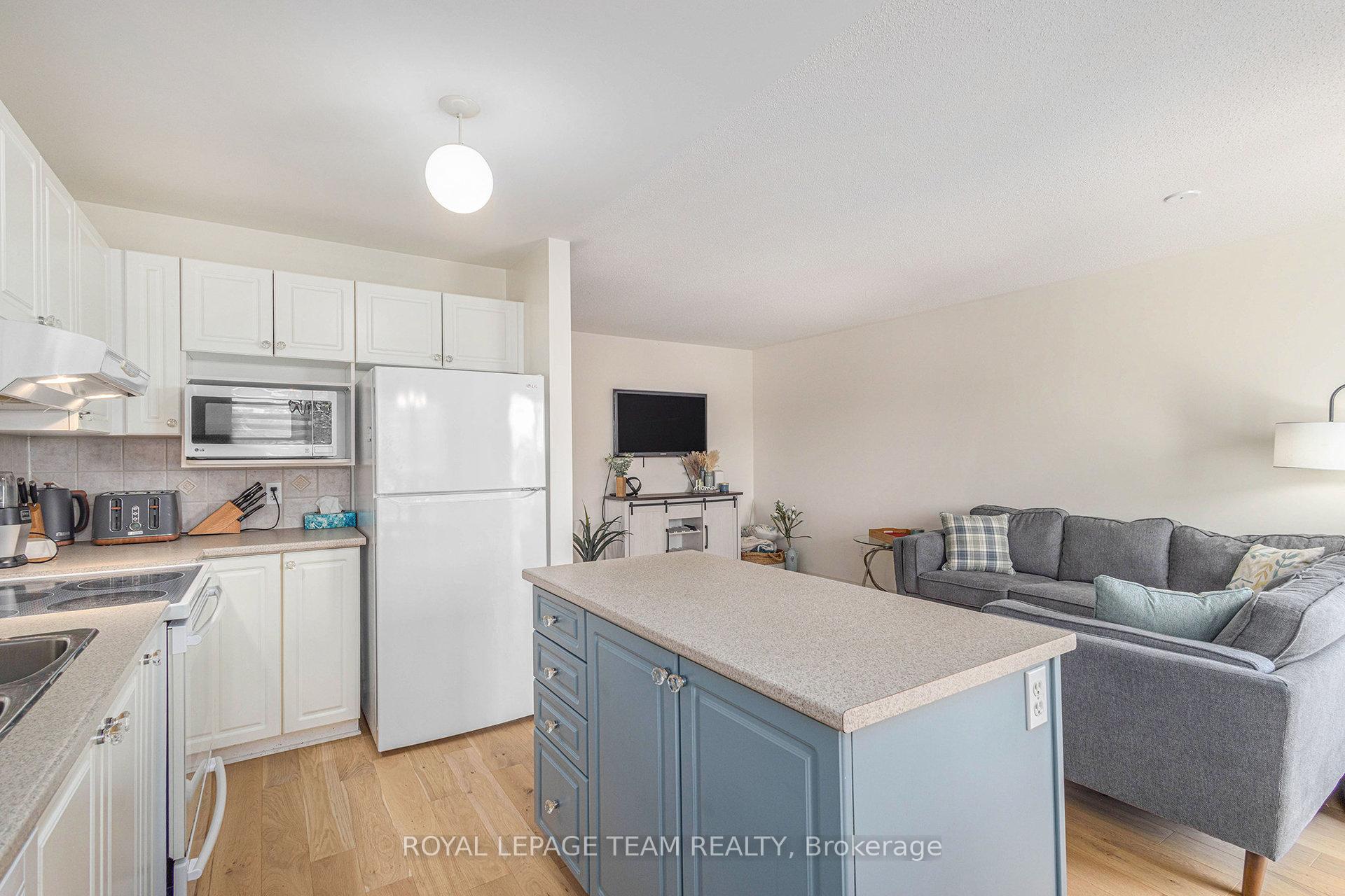 Photo 8 of 138 Freeport Drive, Ottawa, Kanata - Emerald Meadows/Trailwest — HOMEH