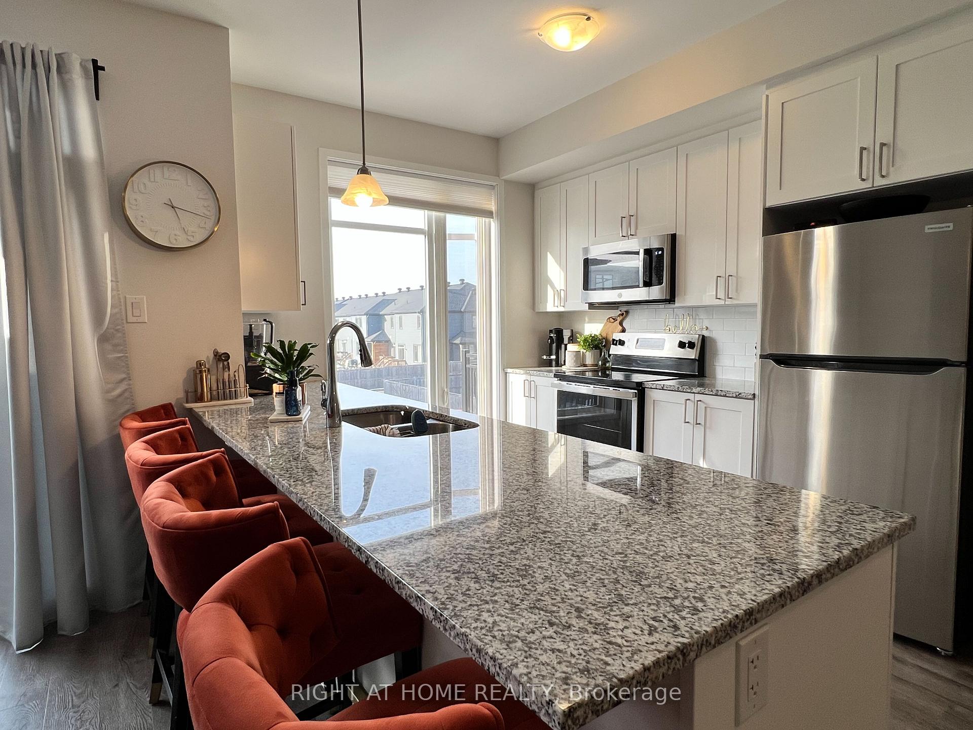 Photo 14 of 102 Visor Pvt, Ottawa, Kanata - Emerald Meadows/Trailwest — HOMEH