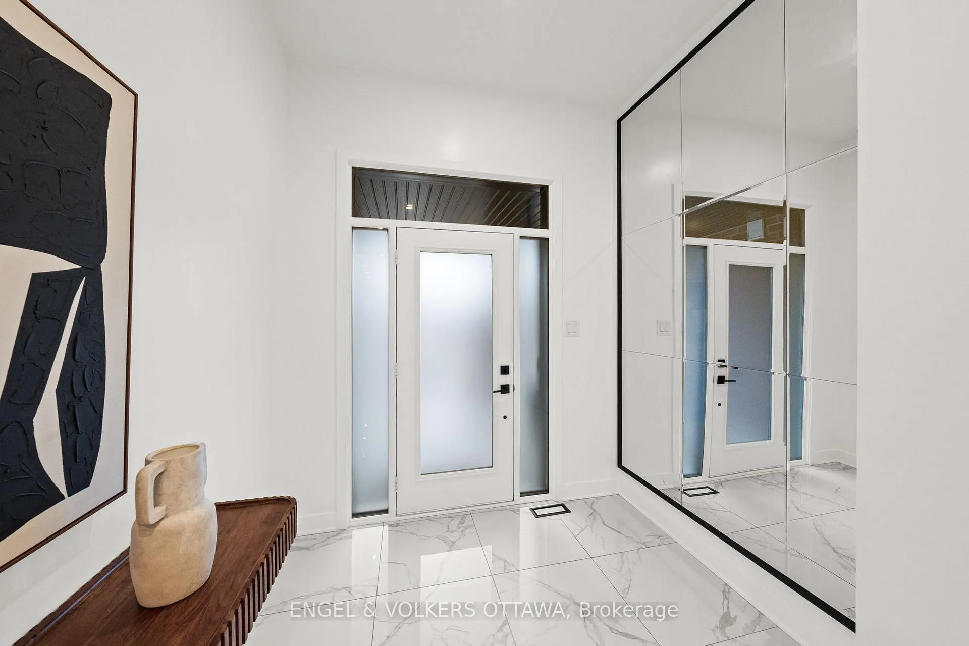 Photo 2 of 561 Rathburn Lane, Ottawa, Leitrim — HOMEH