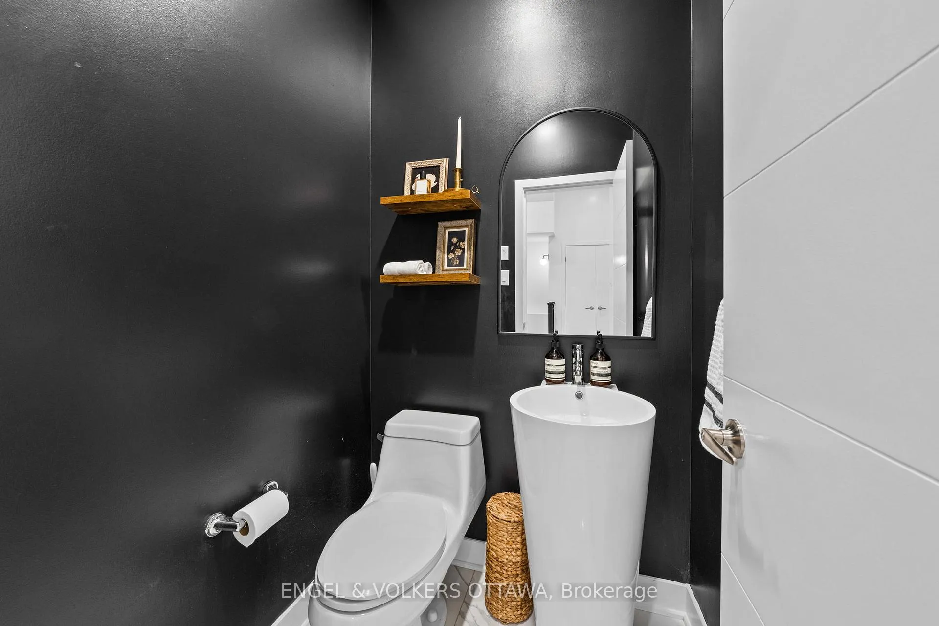 Photo 5 of 561 Rathburn Lane, Ottawa, Leitrim — HOMEH