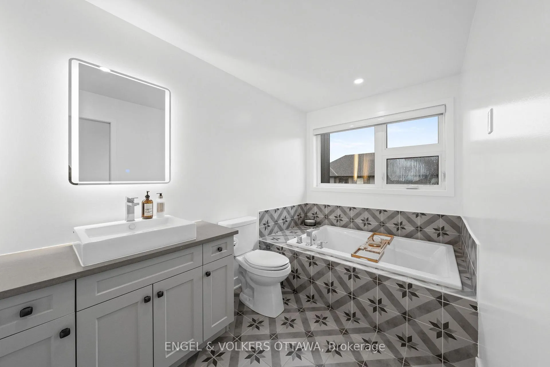 Photo 18 of 561 Rathburn Lane, Ottawa, Leitrim — HOMEH