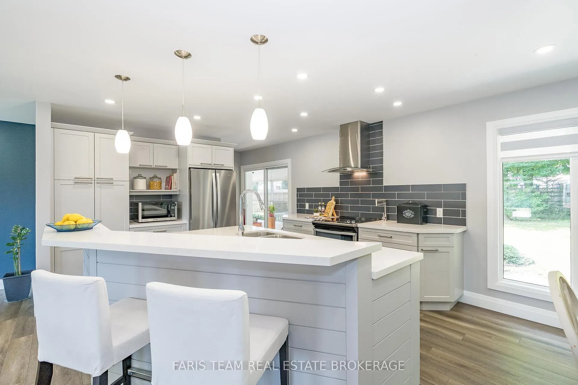 Photo 4 of 888 Hugel Avenue, Midland — HOMEH