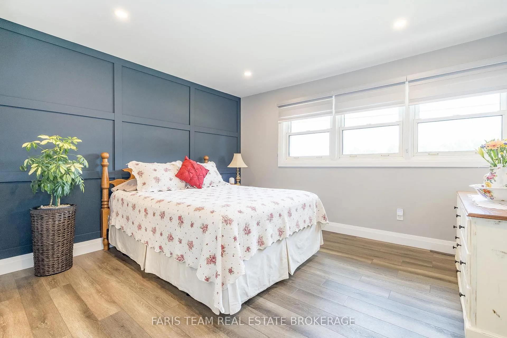 Photo 13 of 888 Hugel Avenue, Midland — HOMEH