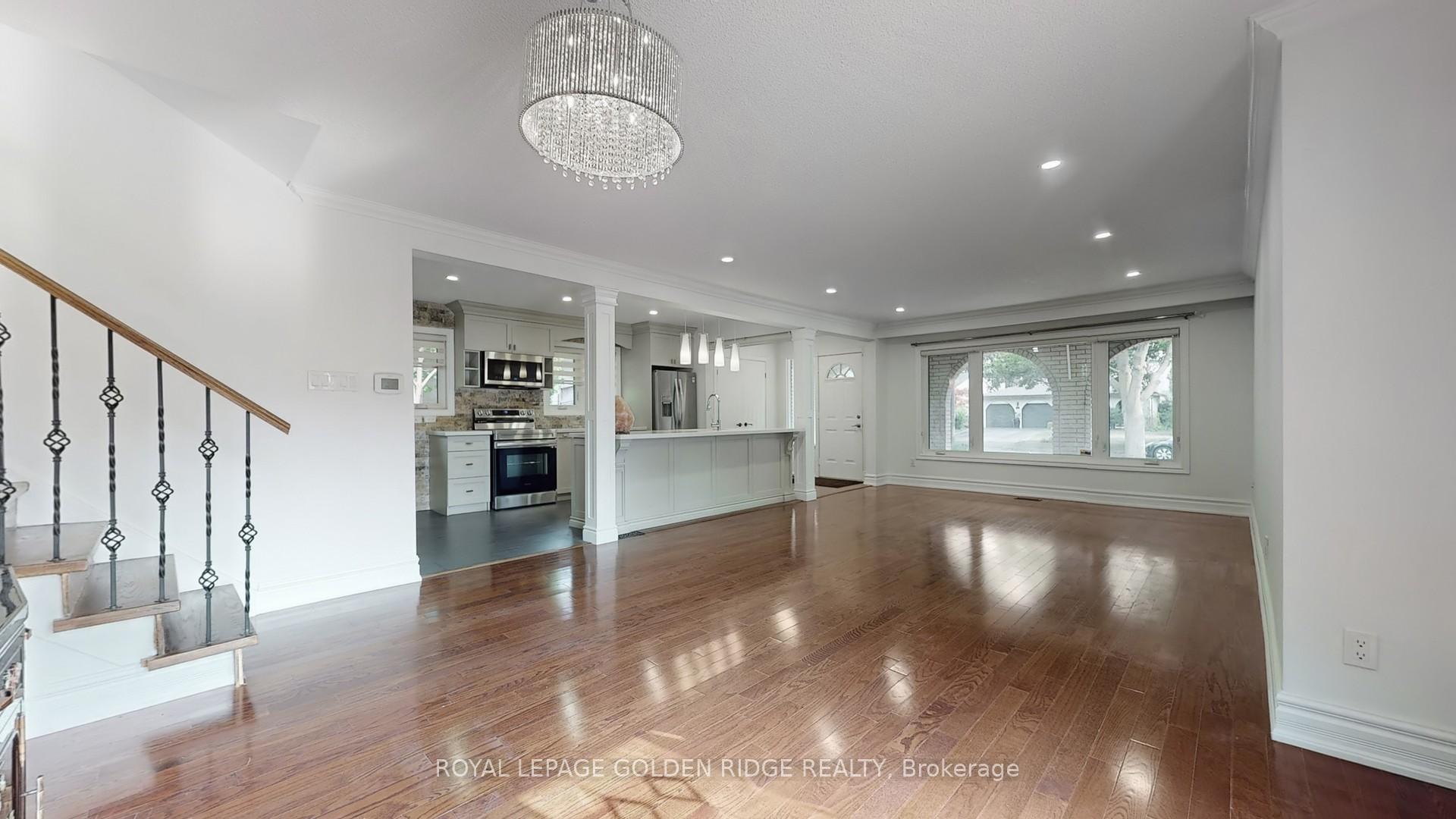 Photo 6 of 42 Castle Harbour Lane, Markham, Bayview Fairway-Bayview Country Club Estates — HOMEH