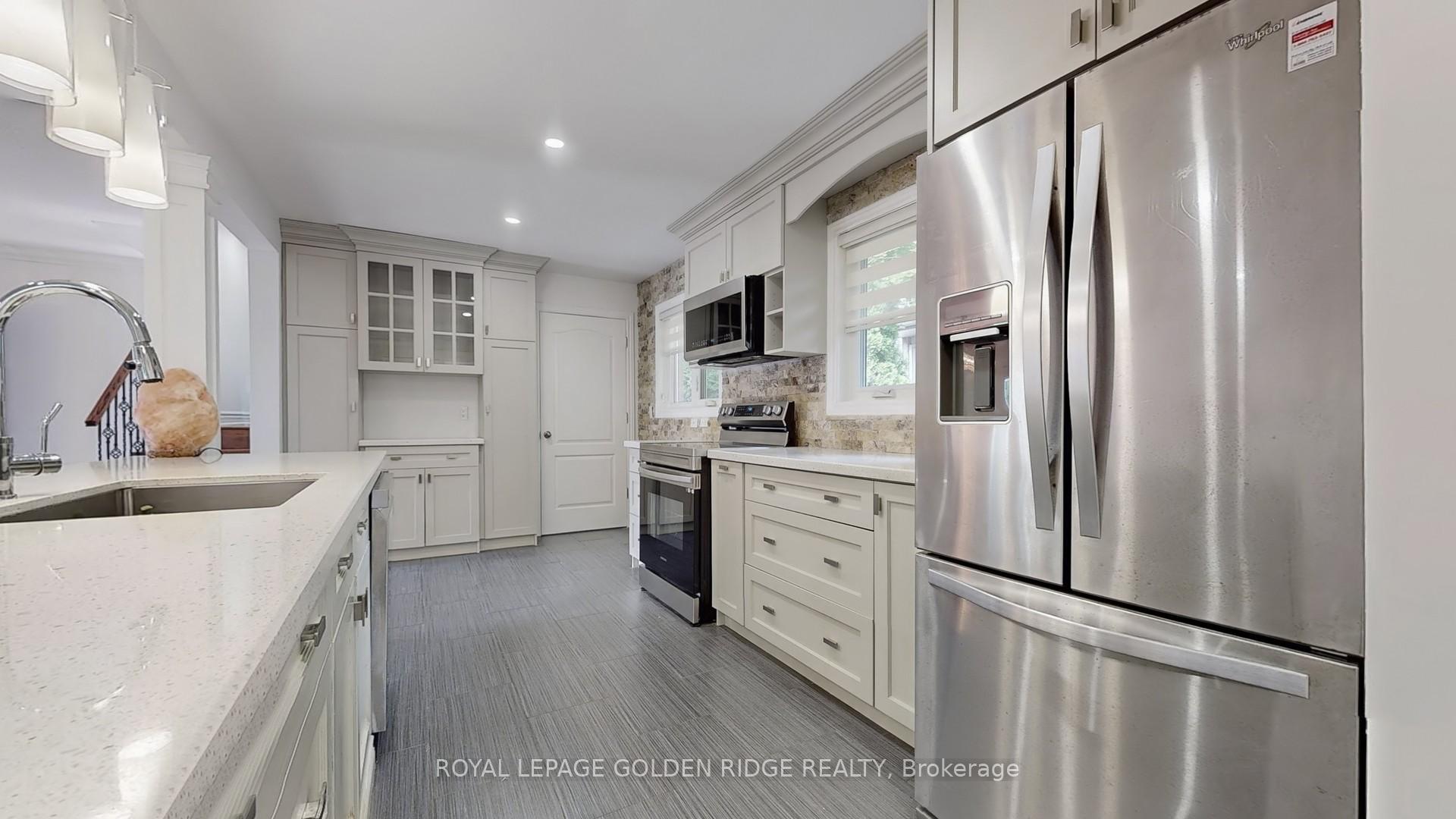 Photo 7 of 42 Castle Harbour Lane, Markham, Bayview Fairway-Bayview Country Club Estates — HOMEH