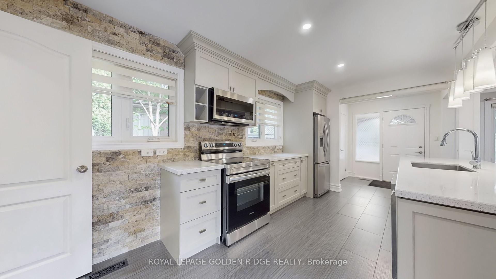 Photo 8 of 42 Castle Harbour Lane, Markham, Bayview Fairway-Bayview Country Club Estates — HOMEH