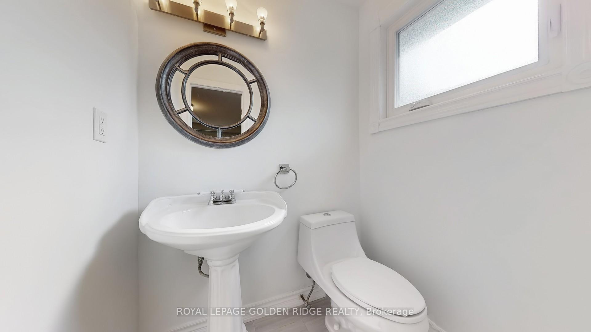 Photo 9 of 42 Castle Harbour Lane, Markham, Bayview Fairway-Bayview Country Club Estates — HOMEH