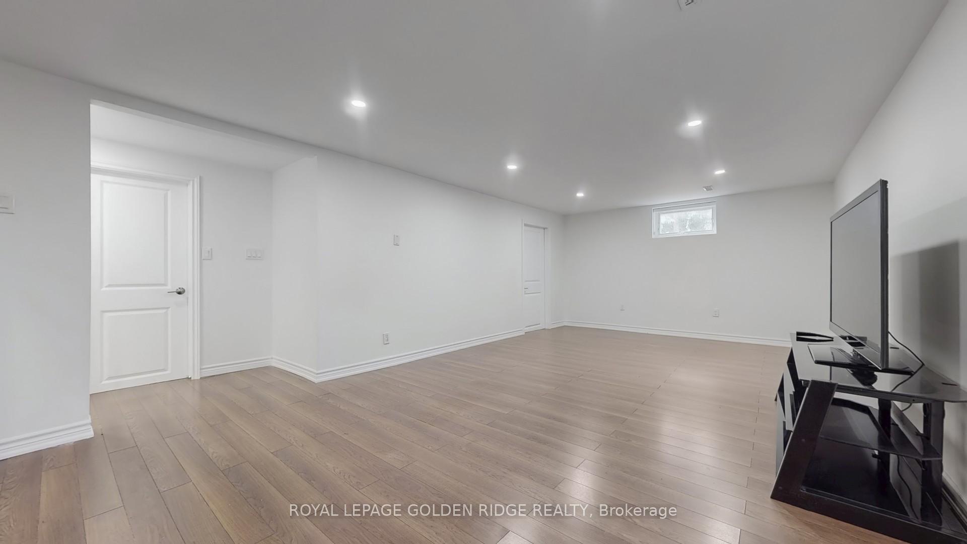 Photo 12 of 42 Castle Harbour Lane, Markham, Bayview Fairway-Bayview Country Club Estates — HOMEH