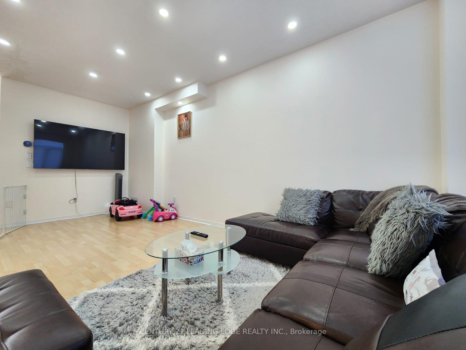 Photo 12 of 310 William Berczy Boulevard, Markham, Berczy — HOMEH