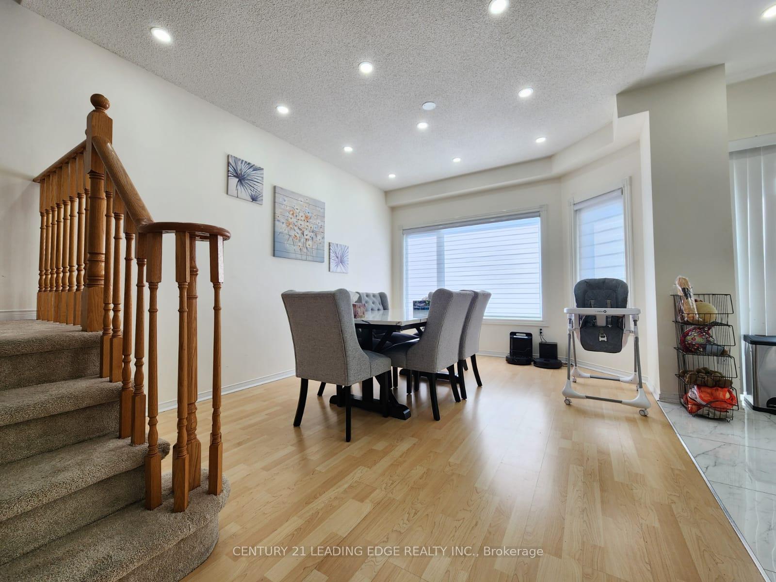 Photo 13 of 310 William Berczy Boulevard, Markham, Berczy — HOMEH