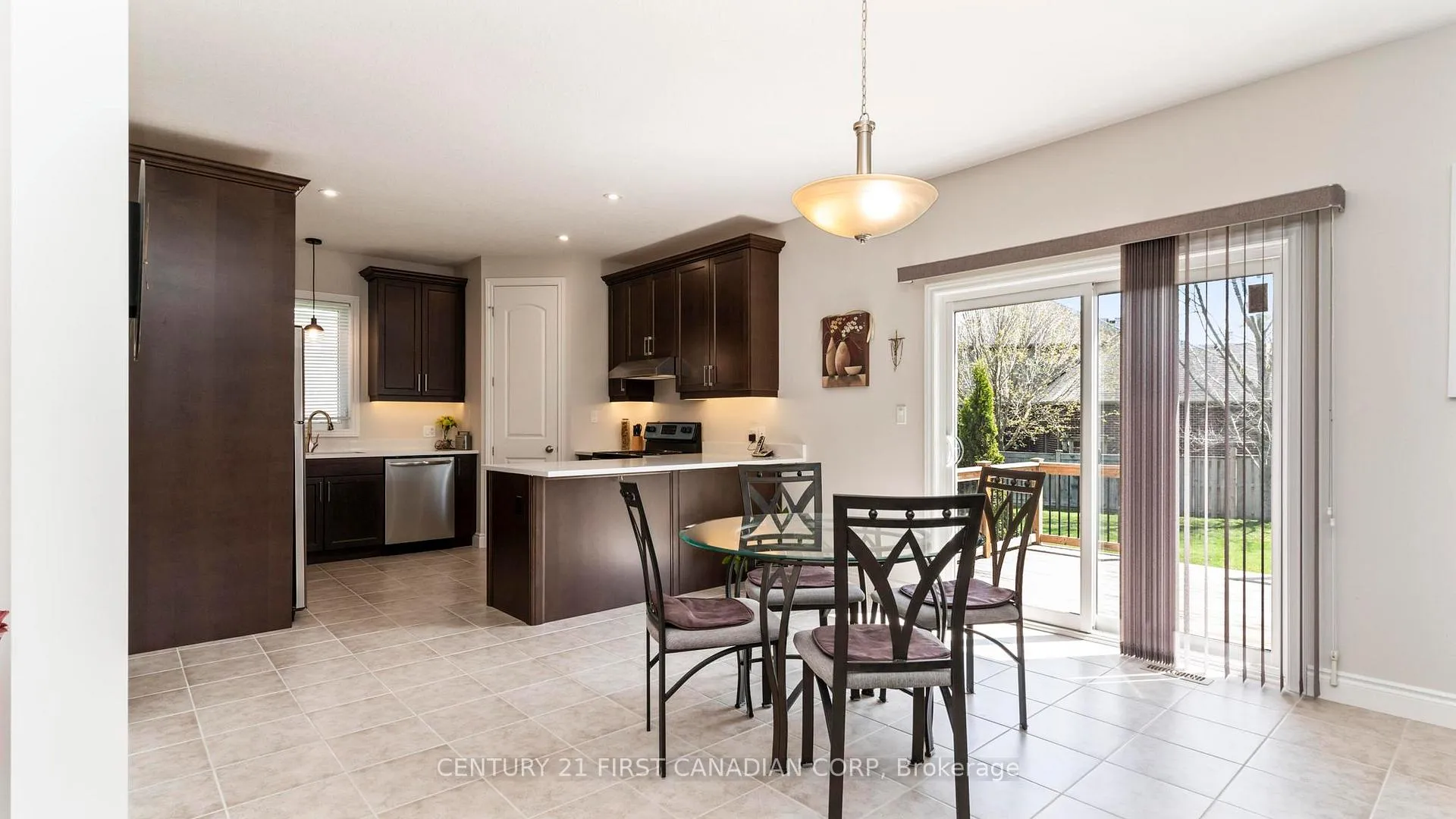 Photo 5 of 102 Caverhill Crescent, Middlesex Centre, Komoka — HOMEH