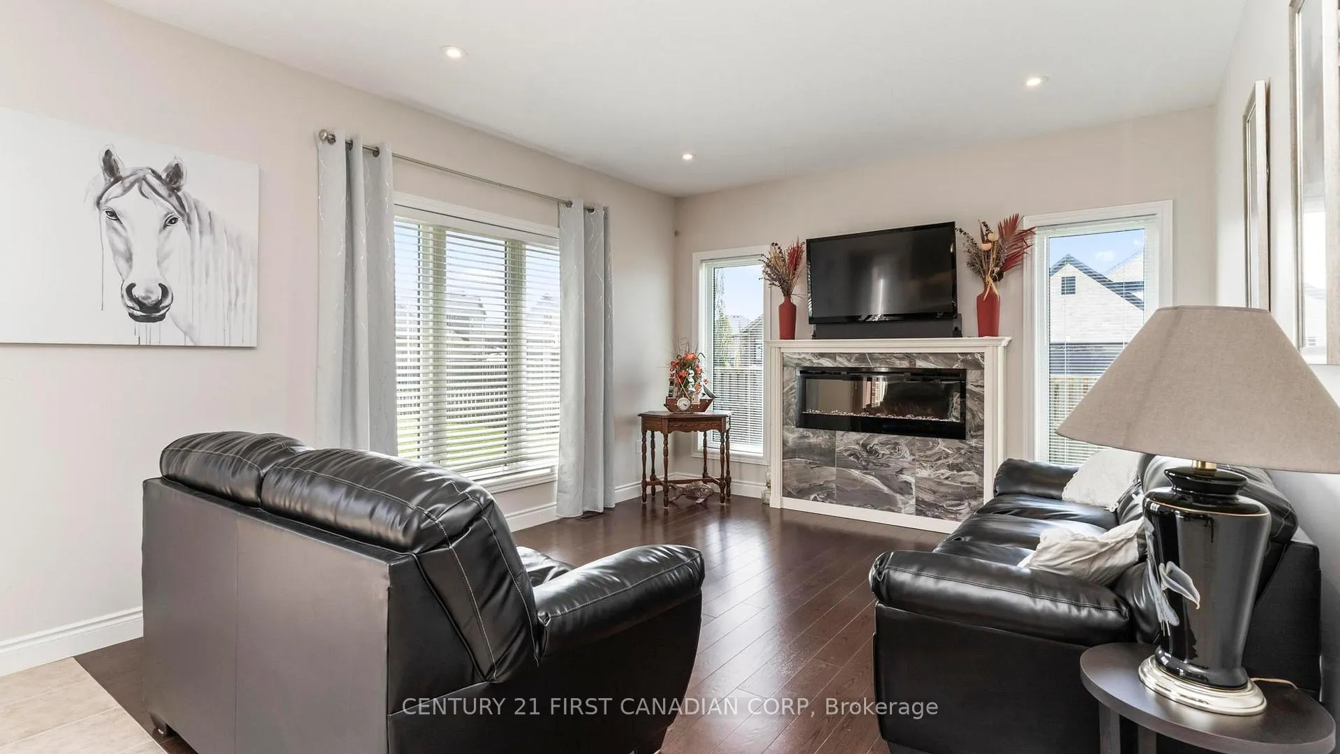 Photo 6 of 102 Caverhill Crescent, Middlesex Centre, Komoka — HOMEH