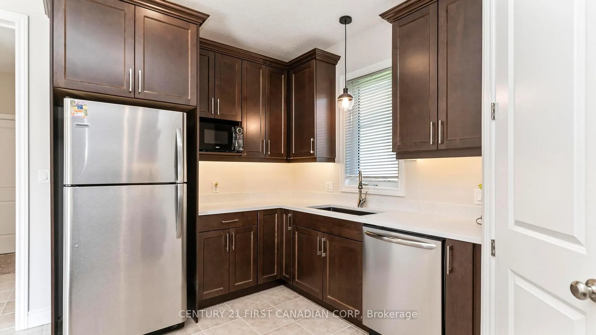 Photo 13 of 102 Caverhill Crescent, Middlesex Centre, Komoka — HOMEH