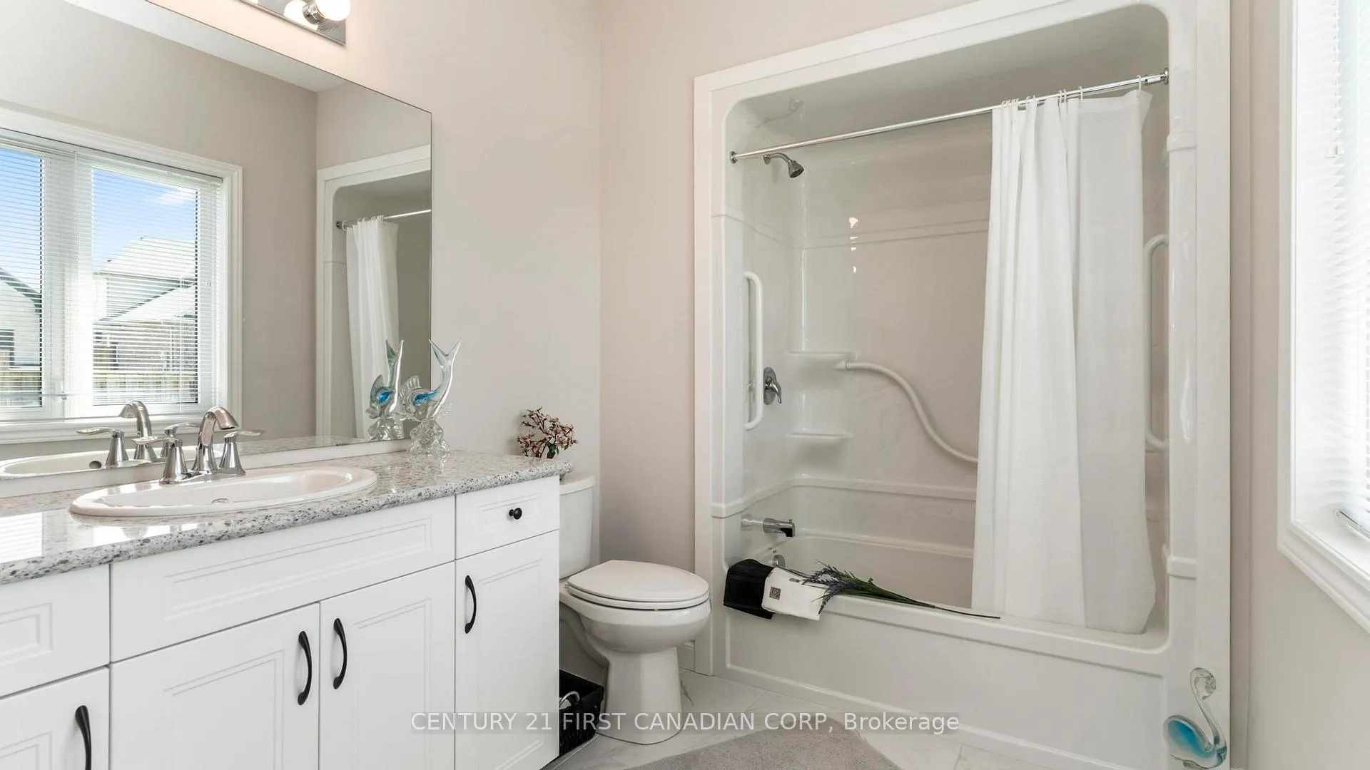 Photo 19 of 102 Caverhill Crescent, Middlesex Centre, Komoka — HOMEH