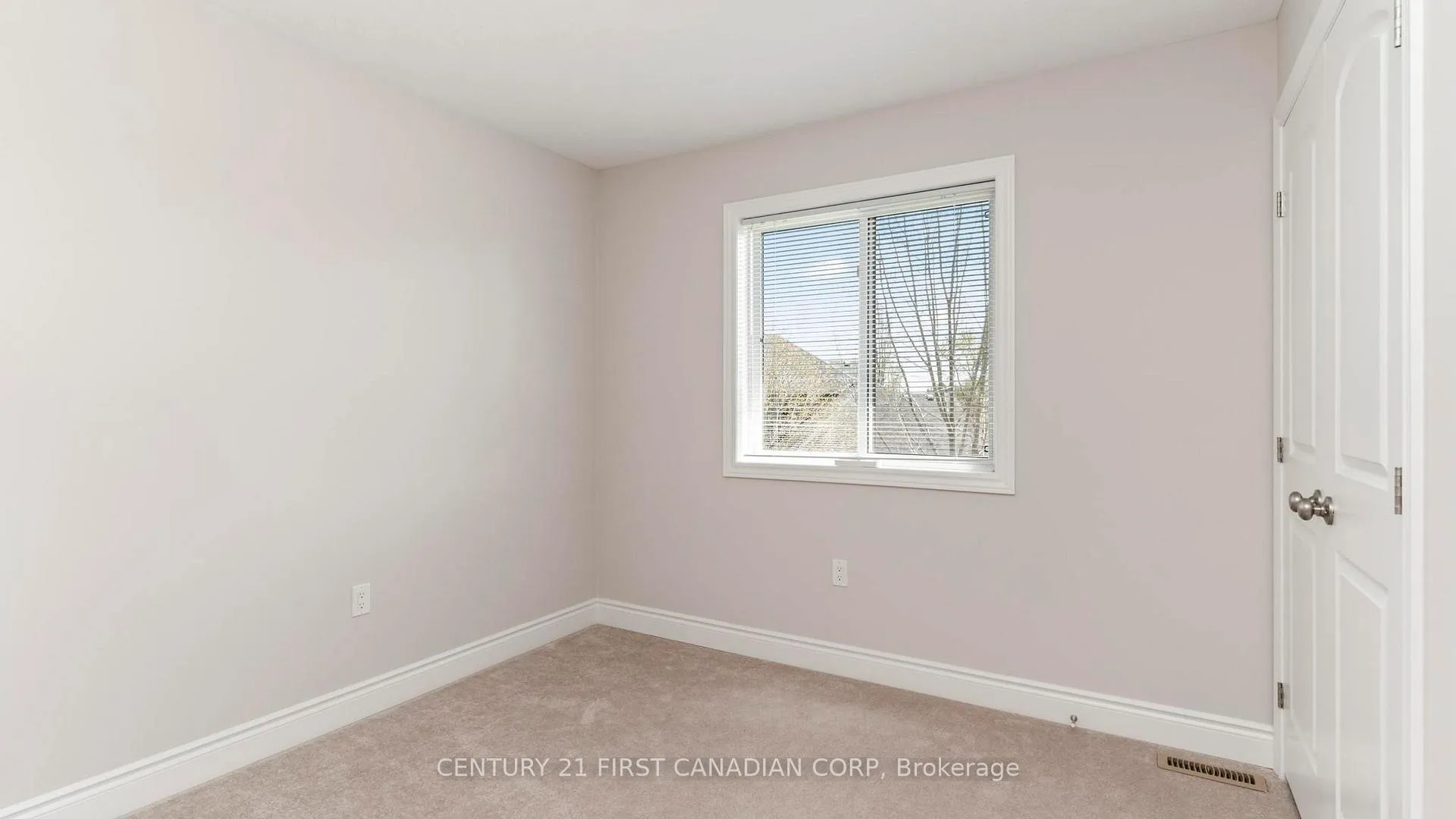 Photo 29 of 102 Caverhill Crescent, Middlesex Centre, Komoka — HOMEH