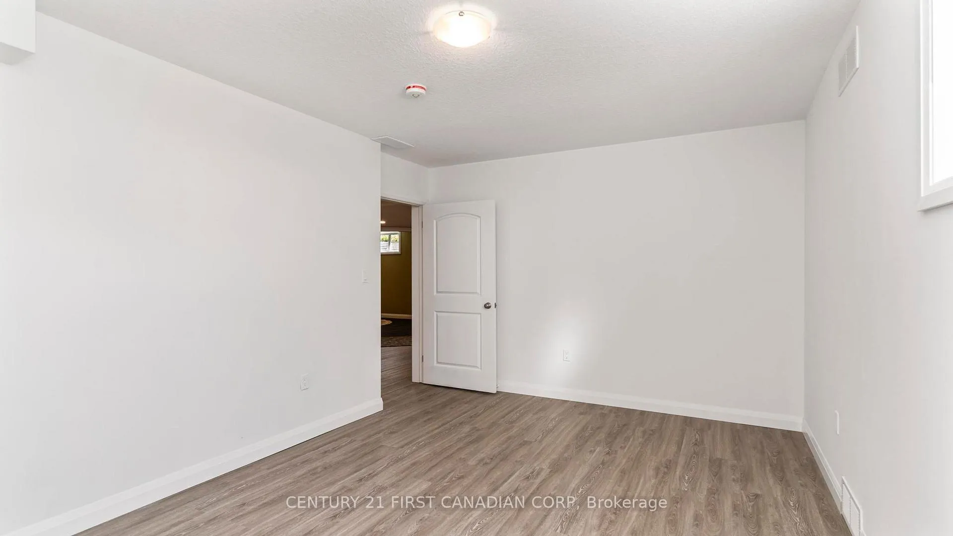 Photo 33 of 102 Caverhill Crescent, Middlesex Centre, Komoka — HOMEH