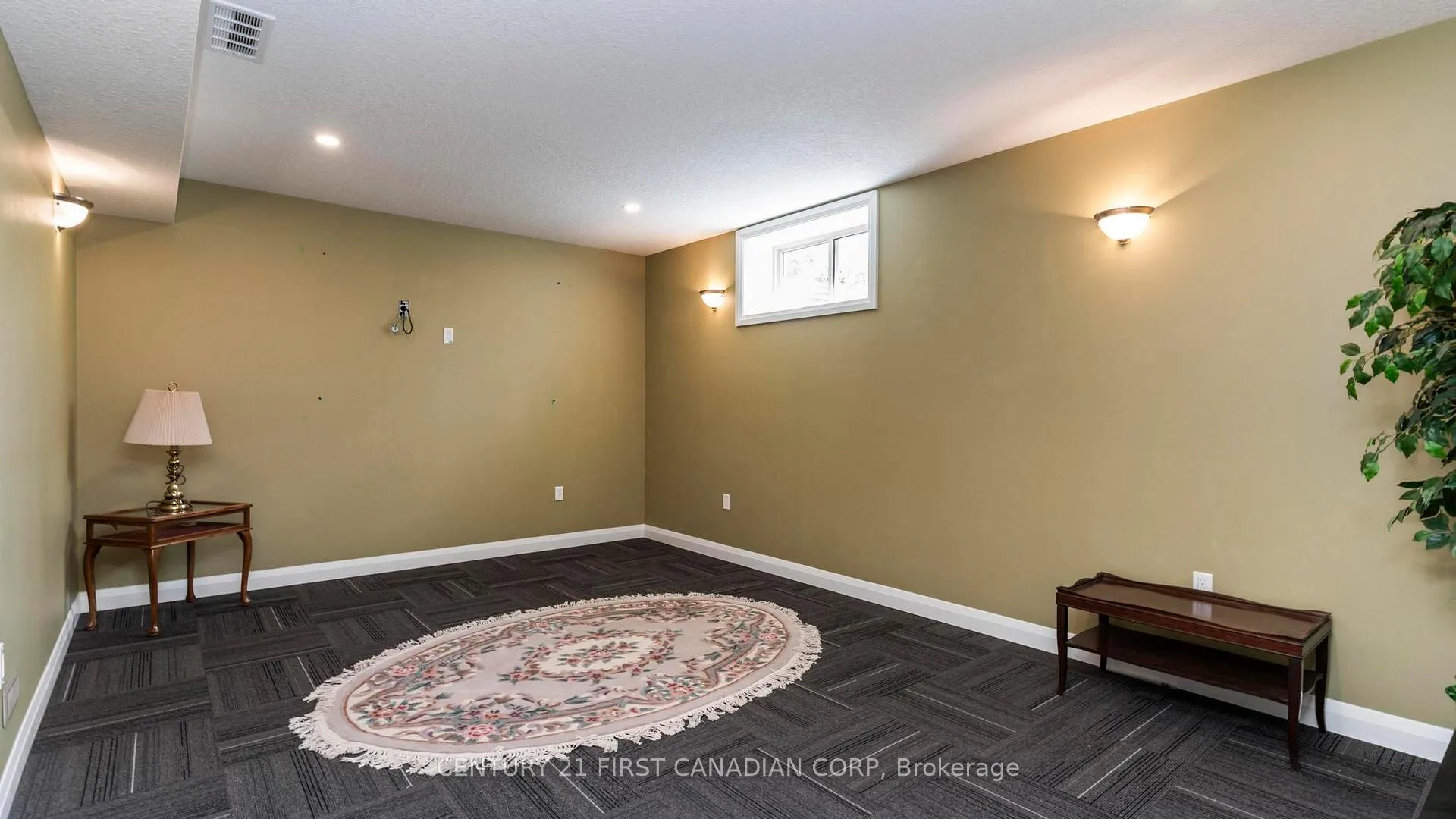 Photo 37 of 102 Caverhill Crescent, Middlesex Centre, Komoka — HOMEH