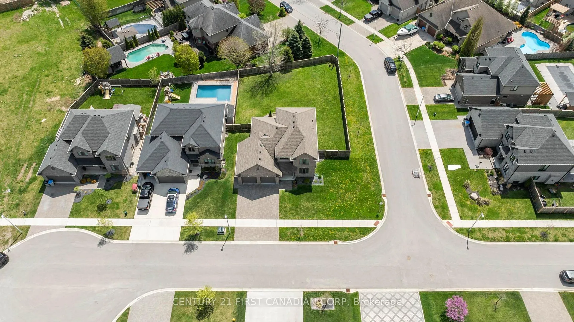 Photo 49 of 102 Caverhill Crescent, Middlesex Centre, Komoka — HOMEH