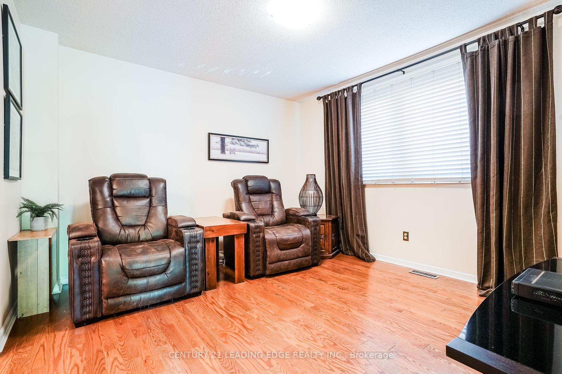 Photo 13 of 48 Emeline Crescent, Markham, Markham Village — HOMEH