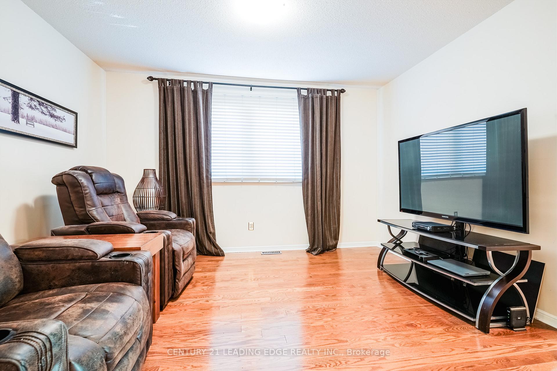 Photo 14 of 48 Emeline Crescent, Markham, Markham Village — HOMEH