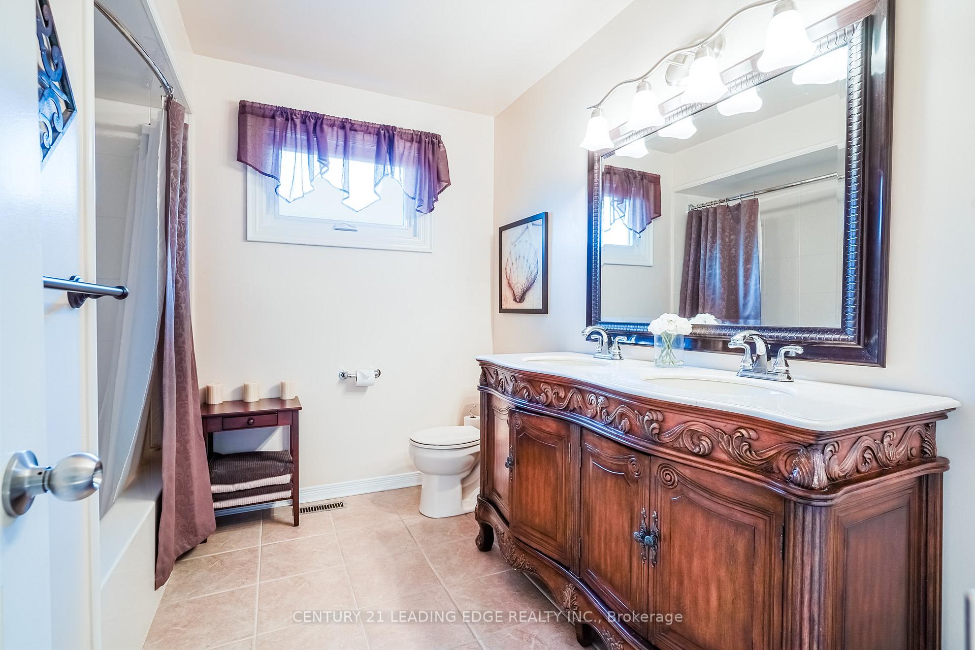 Photo 34 of 48 Emeline Crescent, Markham, Markham Village — HOMEH