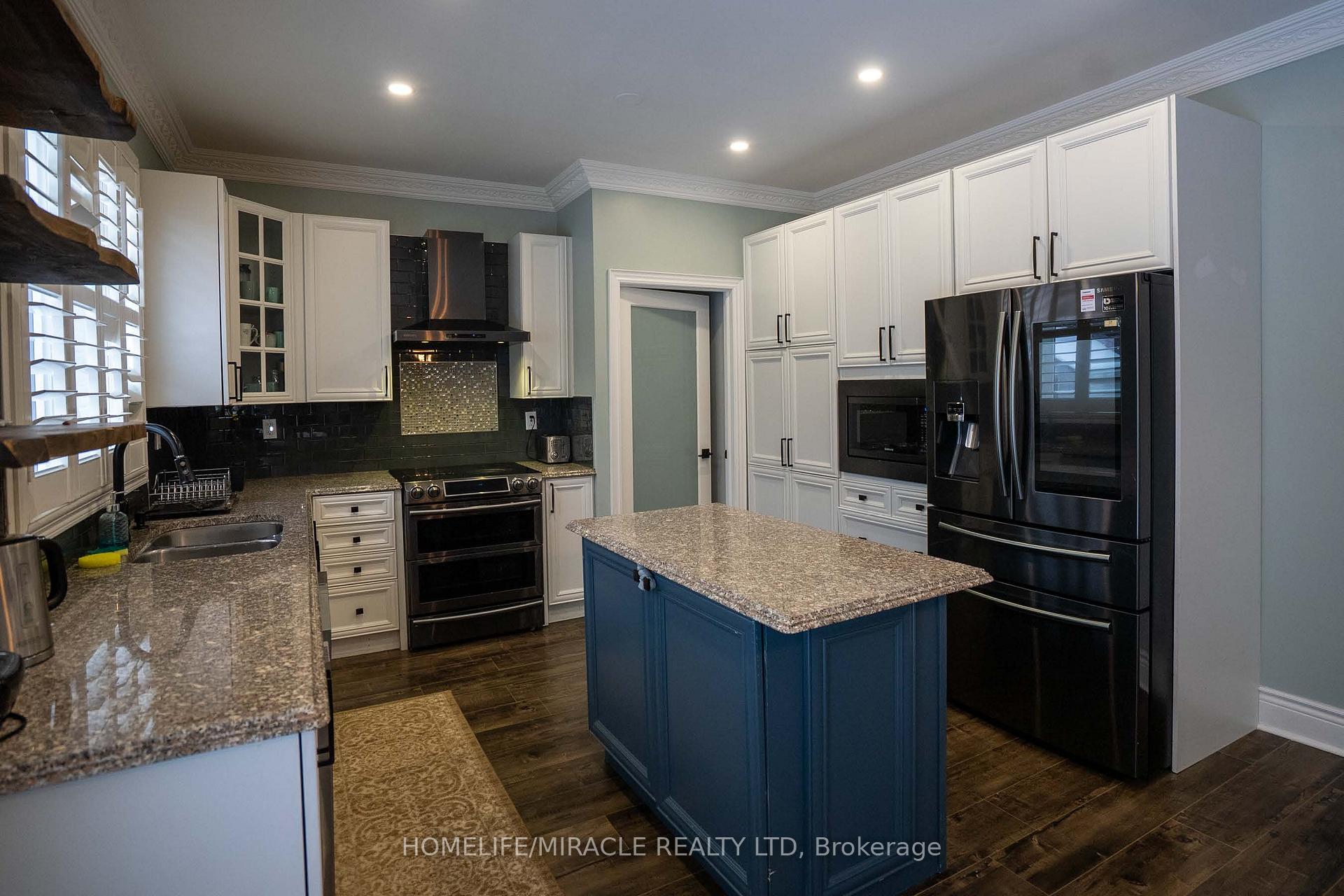 Photo 6 of 949 Mcneil Drive, Milton, Beaty — HOMEH