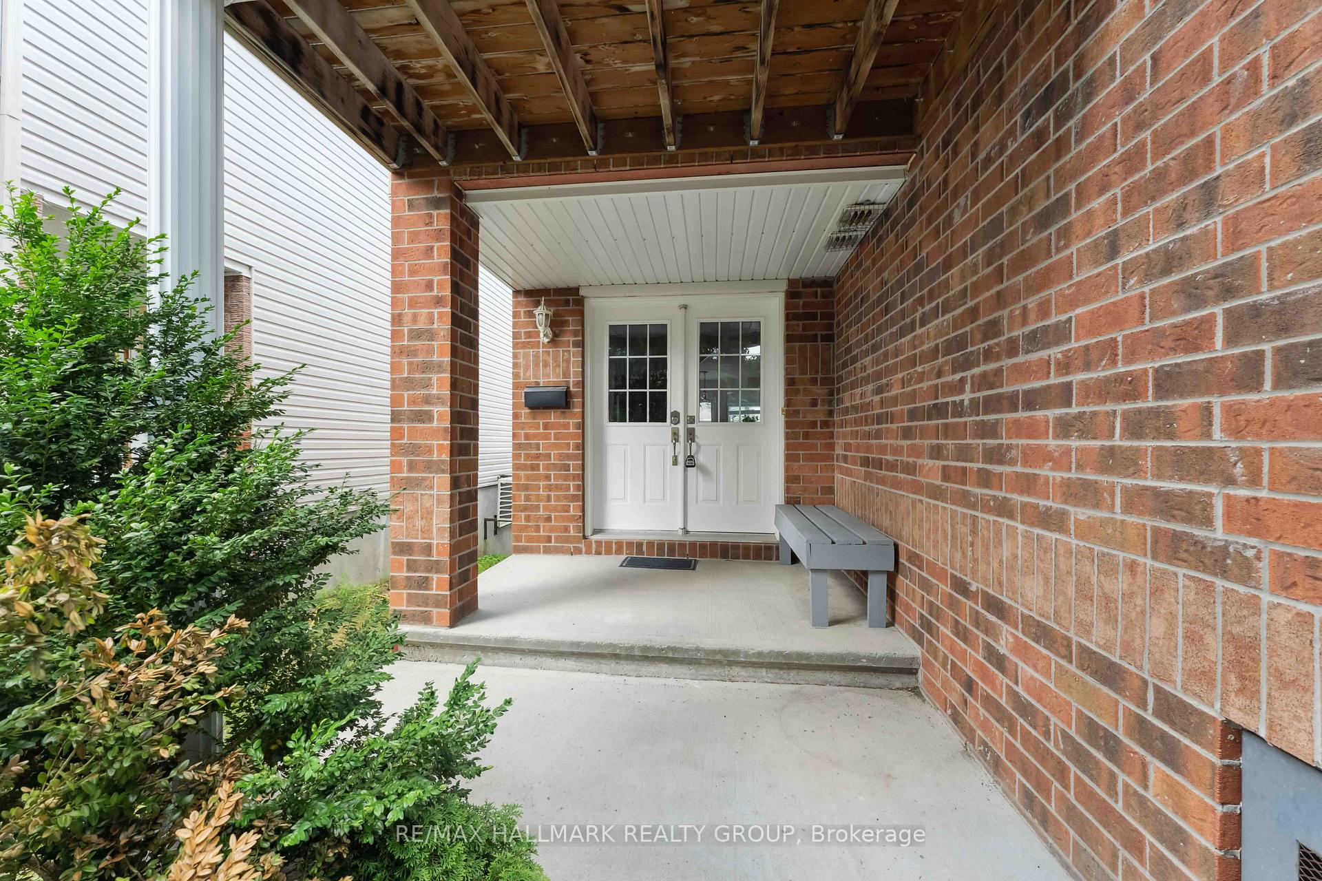 Photo 2 of 27 Wallsend Avenue, Ottawa, Kanata - Morgan's Grant/South March — HOMEH