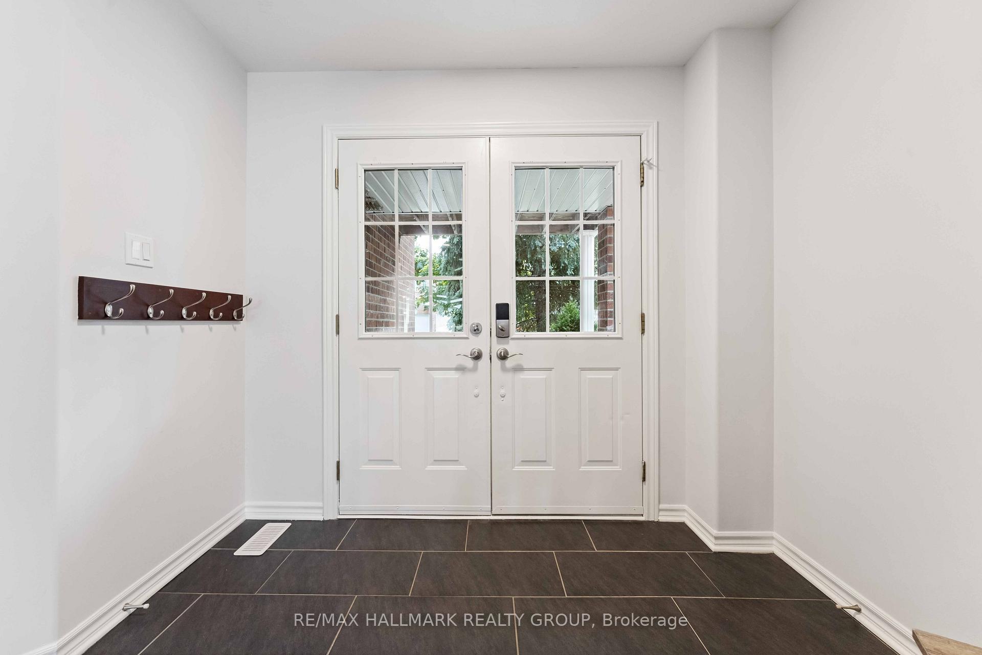 Photo 3 of 27 Wallsend Avenue, Ottawa, Kanata - Morgan's Grant/South March — HOMEH