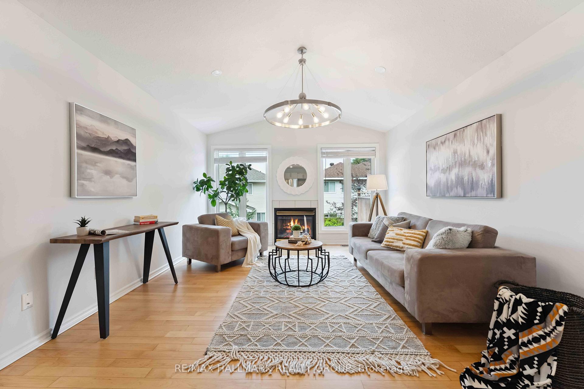 Photo 5 of 27 Wallsend Avenue, Ottawa, Kanata - Morgan's Grant/South March — HOMEH
