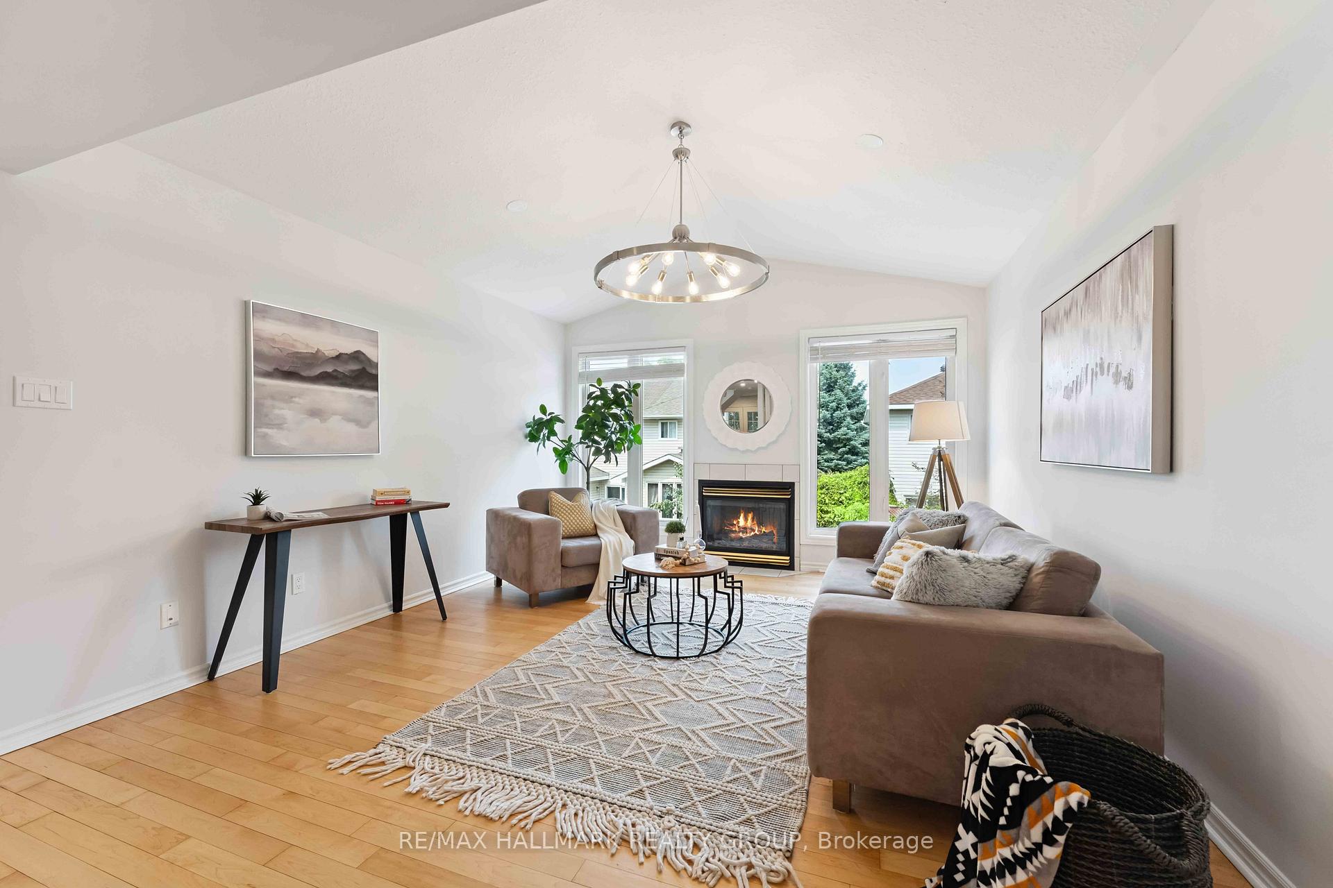 Photo 6 of 27 Wallsend Avenue, Ottawa, Kanata - Morgan's Grant/South March — HOMEH
