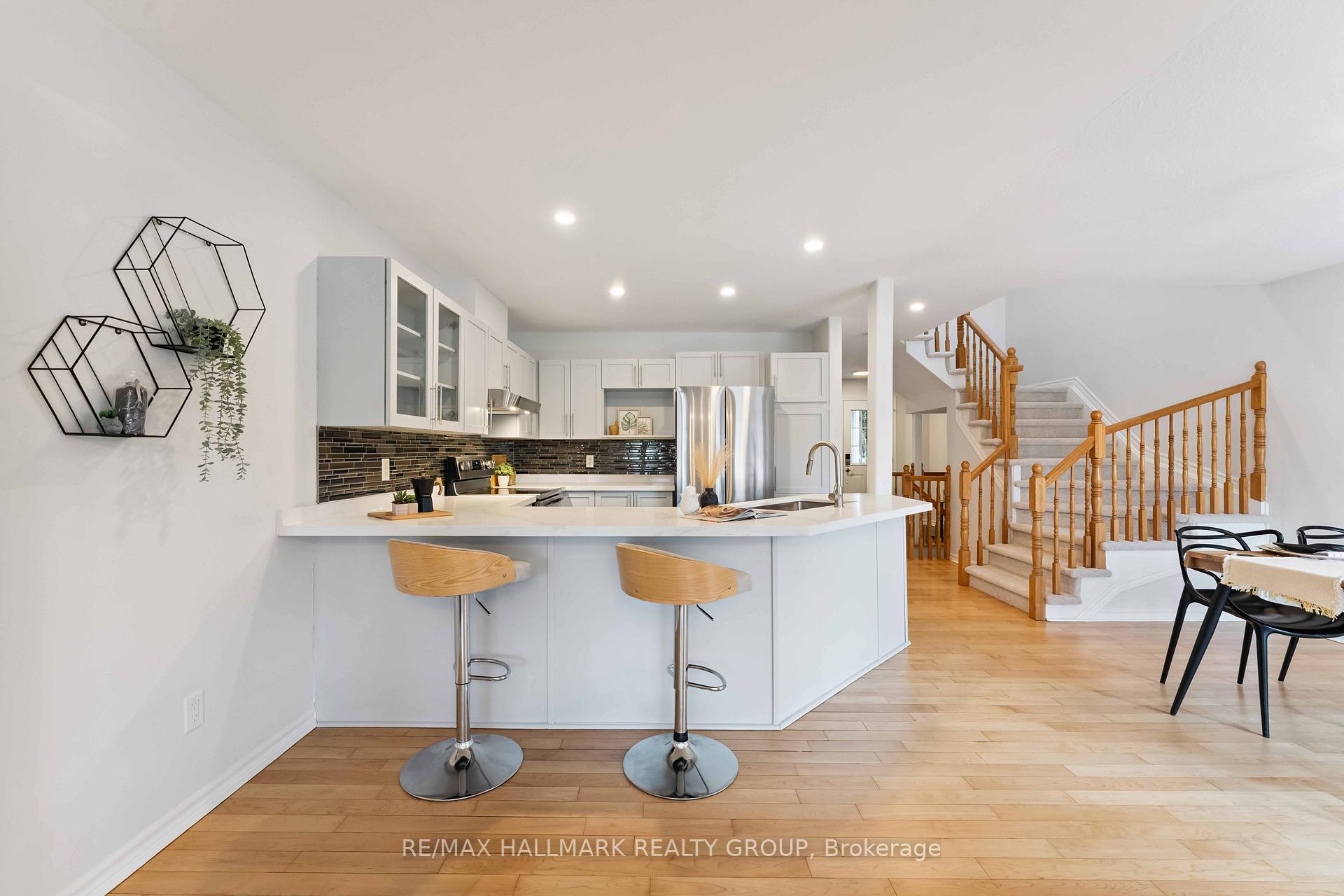 Photo 8 of 27 Wallsend Avenue, Ottawa, Kanata - Morgan's Grant/South March — HOMEH